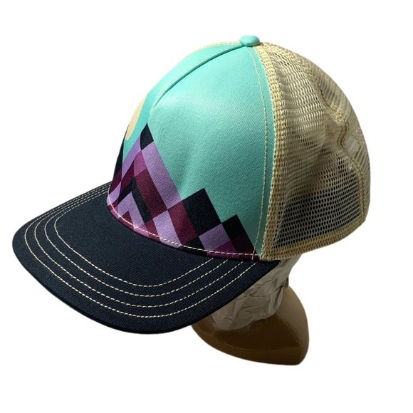 Lunar Women's Howling Wolf Truckers Snapback Hat Cap - Picture 2 of 5